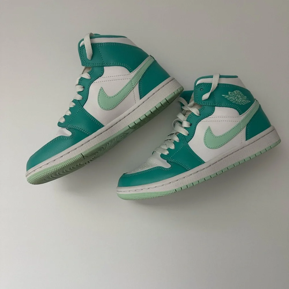 Wmns Air Jordan 1 Mid 'Marine
 High-Top Sneakers size 7 - Picture 6 of 8